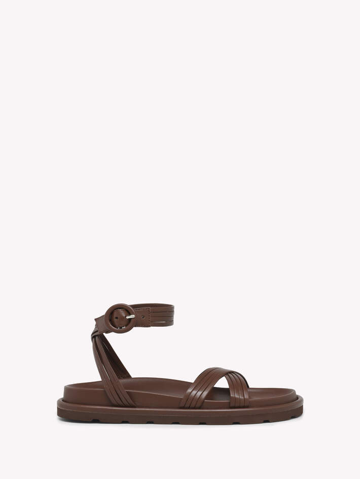 LIANNE FLAT